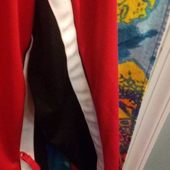 NWT Nike Air jacket in Red w/ Design on the Back - Picture 5 of 11